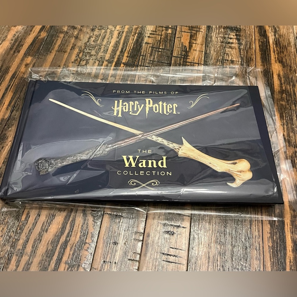 Harry Potter The Wand Collection Book - Picture 1 of 8